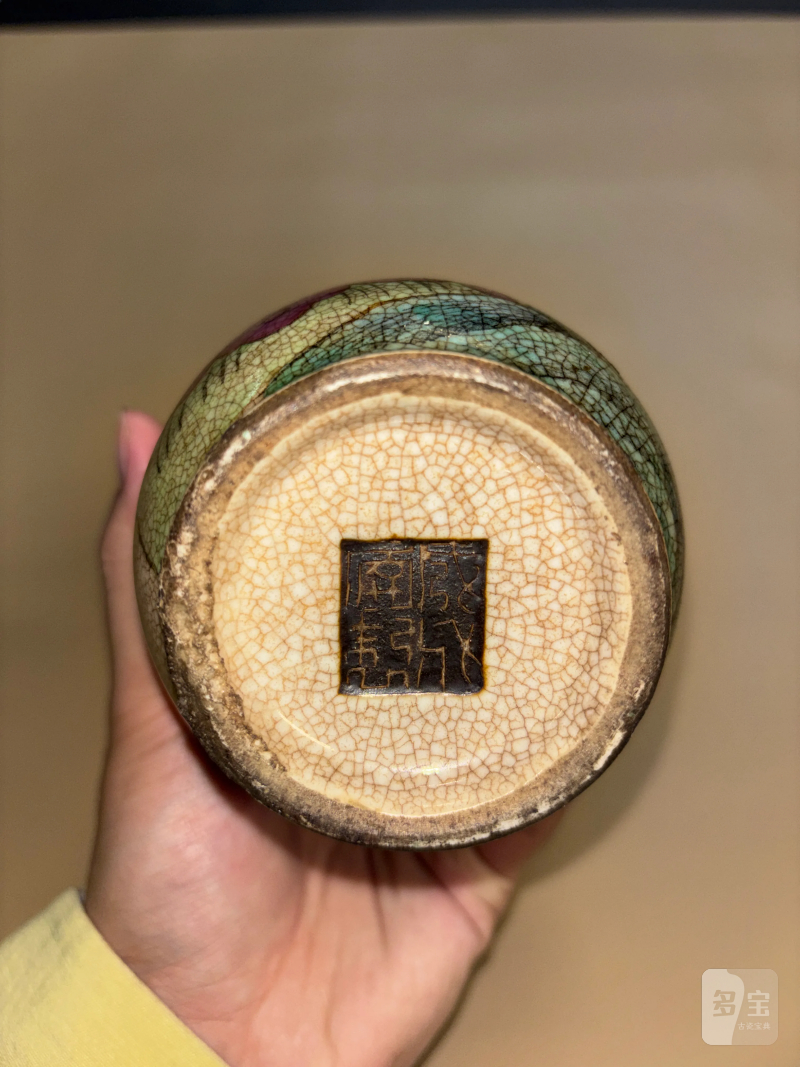 清晚期 哥釉粉彩人物纹瓶 - 图7